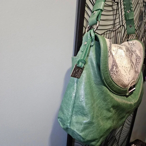 Soprano | Gorgeous  Green Slouchy Leather Bags Iridescent Snake Pattern - Rare! - Picture 4 of 16
